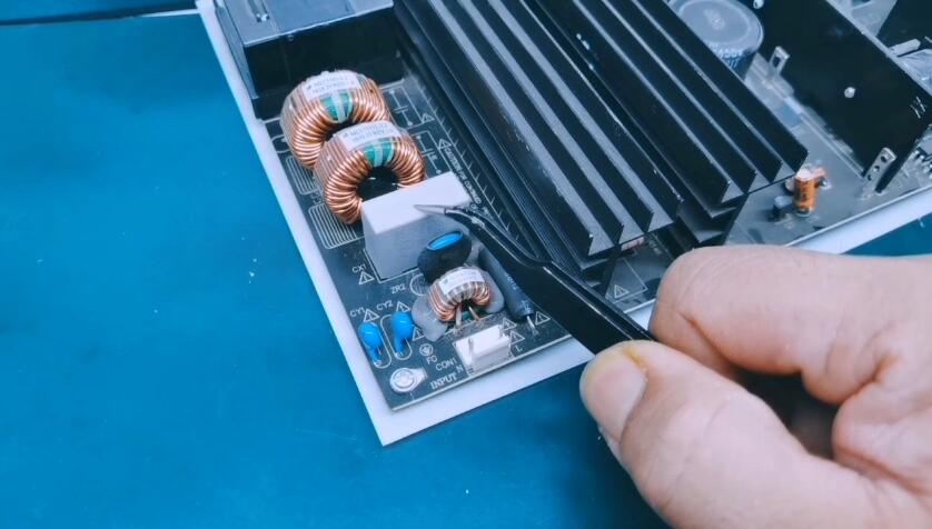 如果安規(guī)電容在電源線路板上壞了有什么影響？